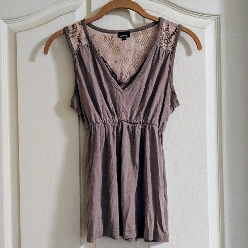 Natura ♥️ sleeveless V neck S